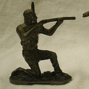 2 vintage Lone Star England Metal Indian Figures